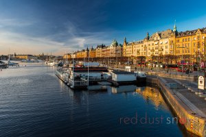 Strandvägen Glows