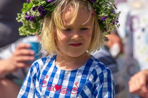 Girls and wreath